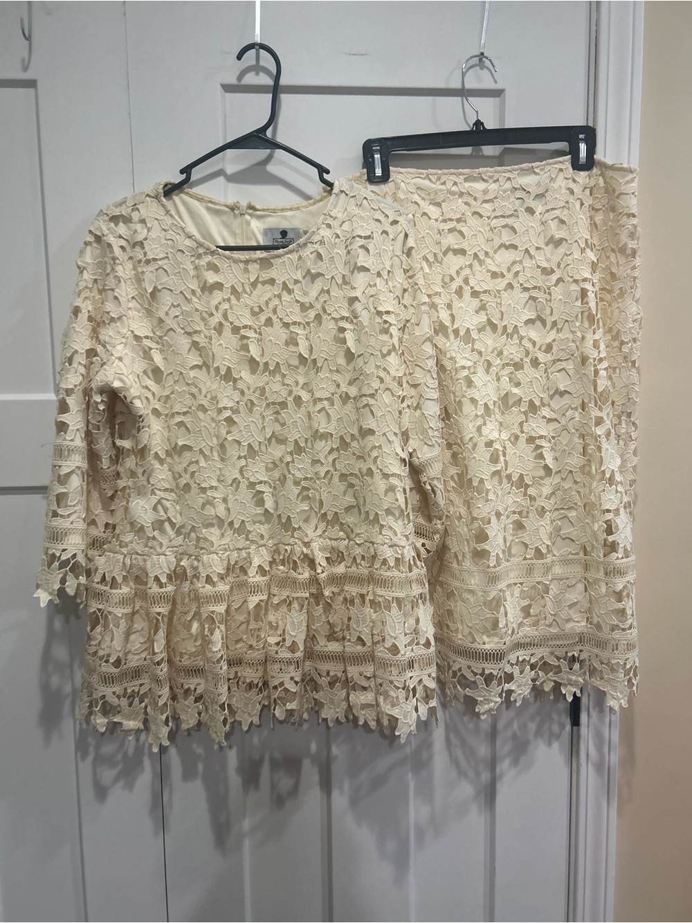 Dainty jewels- Roche Bobois Cream Lace Skirt Set